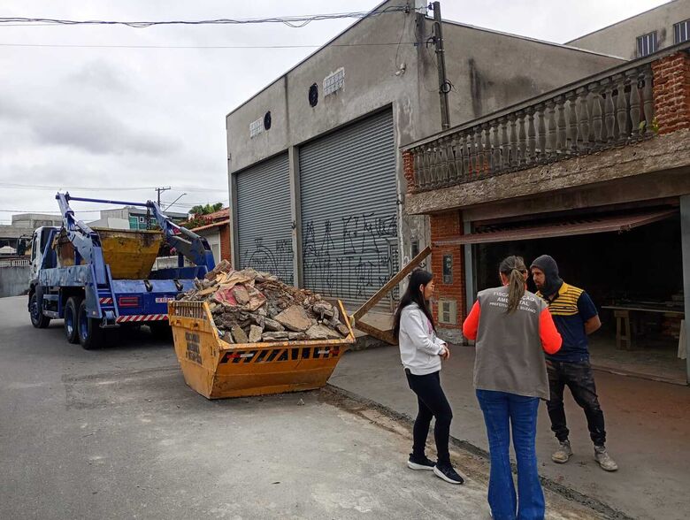 Fiscais de Meio Ambiente apreendem mais duas caçambas irregulares