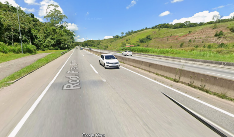 Acidente ocorreu na madrugada desta segunda-feira, em Santa Isabel; pista ficou totalmente interditada e congestionamento chegou a 5 km