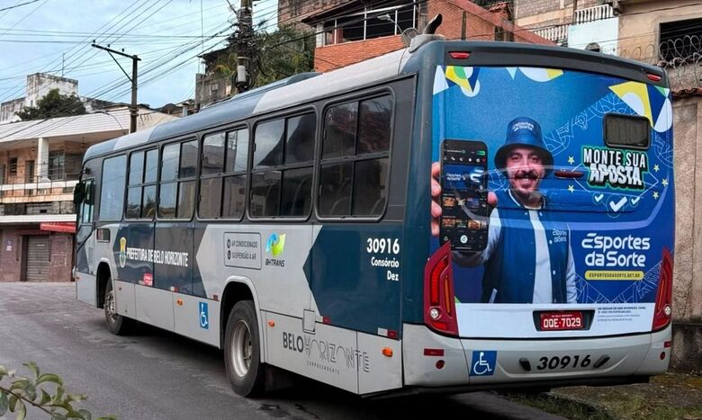 Além de claros, devem ser propocionais ao tamanho da peça publicitária