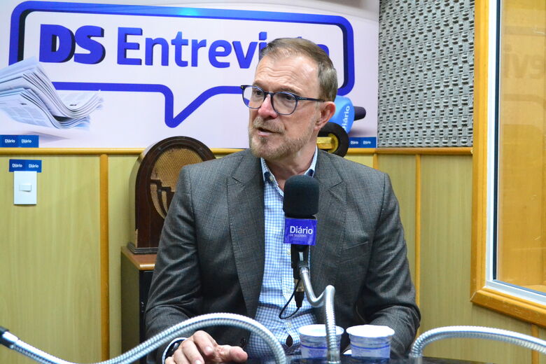 Prefeito de Arujá, Luís Camargo, esteve no programa DS Entrevista 
