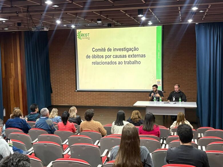 Encontro reuniu profissionais e representantes da região para discutir prevenção de acidentes e doenças relacionadas ao trabalho