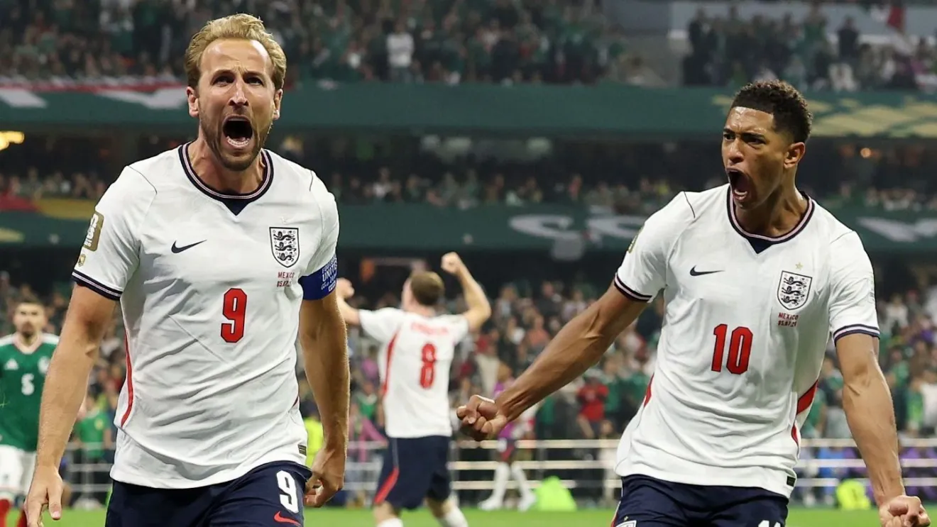 Inglaterra derruba México no Azteca e segue na Copa