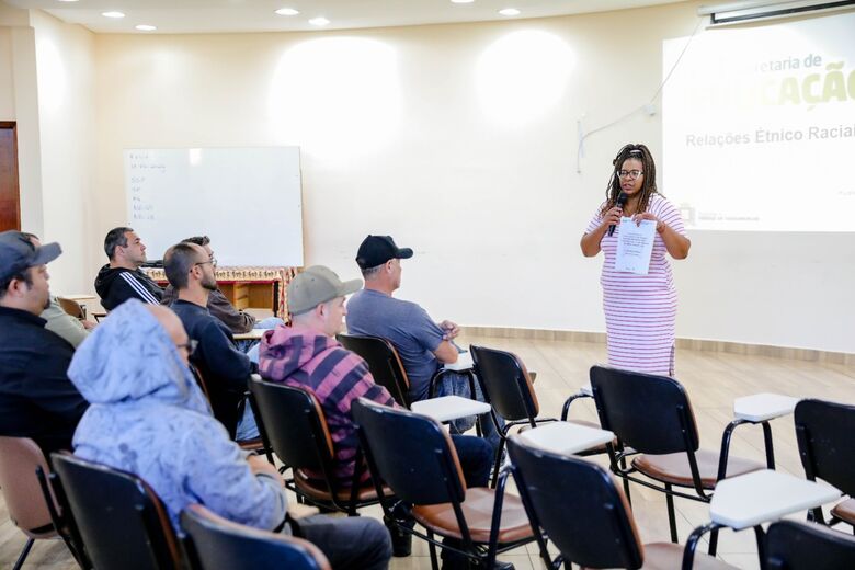 Educação promove formação cultura afro-brasileira e indígena