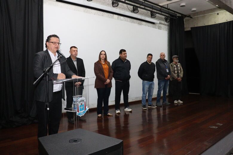 Informações foram compartilhadas em cerimônia realizada no Cineteatro Wilma Bentivegna com a presença de secretários e do prefeito 