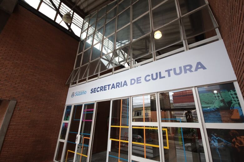 Moriconi recebe exposição 'Toda Linha Começa de um Ponto'