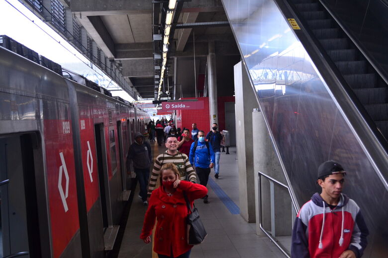 Uma das recomendações é utilizar a Linha 11-Coral para transitar entre as estações de Calmon Viana e Luz