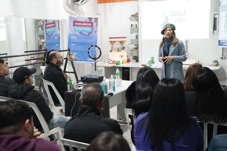 Primeira capacitação sobre boas práticas em serviços de alimentação ocorreu nesta segunda-feira (13/07), na Casa de Cultura de Palmeiras