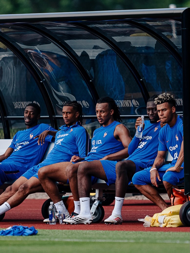 O time e jogadores da França têm sido alvo de comentários discriminatórios ao longo do torneio