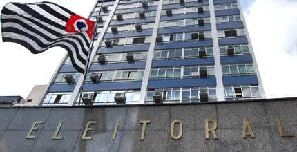 Governo de SP e TRE-SP renovam parceria para garantir acessibilidade em Libras nas eleições de 2026