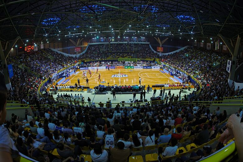 A HIC Investimentos renovou seu patrocínio master com o Mogi Basquete para a temporada 2026/27