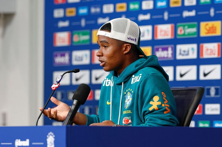 Endrick durante entrevista coletiva pela Seleção Brasileira no hotel The Ridge, em Nova Jersey