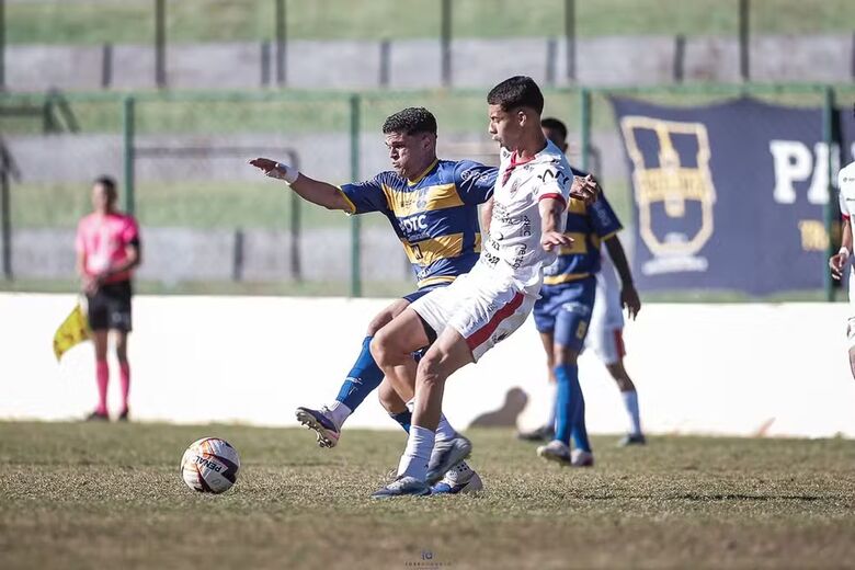 Itaquá venceu primeiro jogo por 3 a 1