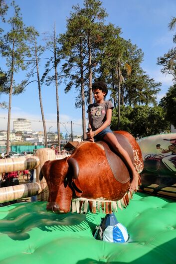 Festa Julina em Ferraz leva forró, sertanejo e comidas típicas ao Centro de Convenções
