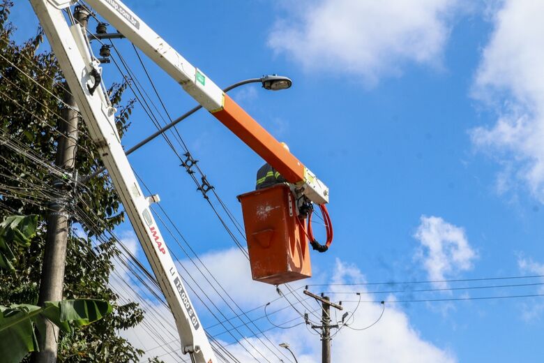 Rua Pedro Dias recebe nova iluminação pública com tecnologia LED