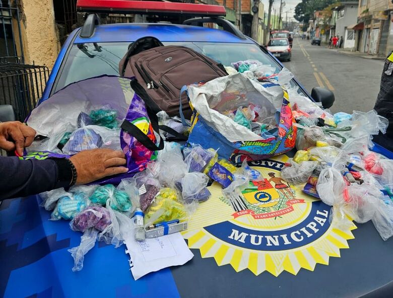 GCM de Itaquá estoura casa-bomba e apreende mais de 8 mil entorpecentes durante o feriado