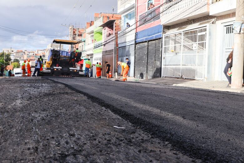 Obra integra o maior programa de recapeamento da história de Ferraz e melhora as condições de mobilidade no bairro