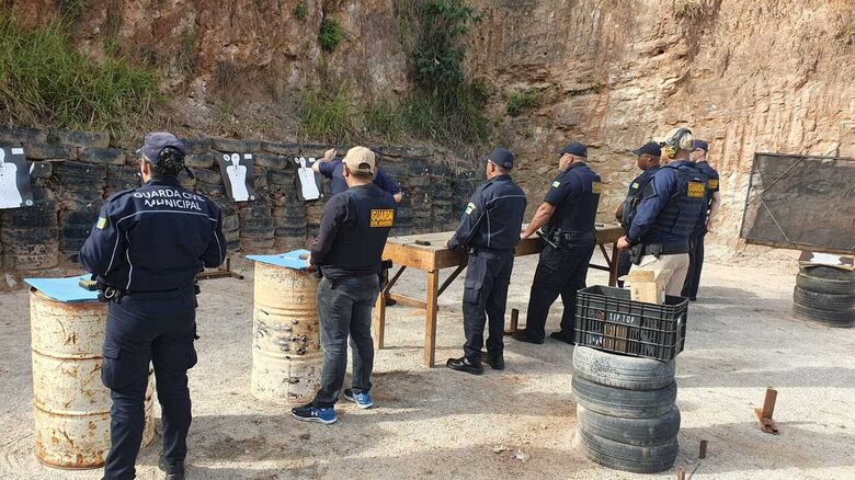 Guarda Civil Municipal de Ferraz inicia nova etapa de qualificação profissional dos agentes
