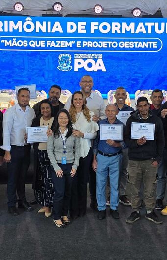 Formandos dos programas Mãos que Fazem, Caminho da Capacitação e das capacitações realizadas em parcerias com Sebrae e Senai receberam certificados em cerimônia realizada na Praça de Eventos
