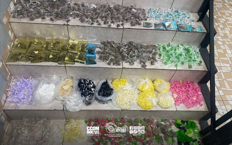 PM apreende mais de 3 mil porções de drogas e prende suspeito em Ferraz 