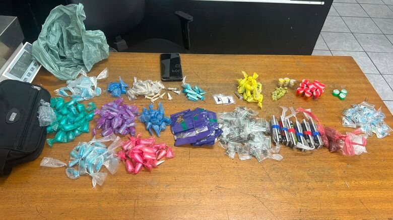 Polícia prende homem por tráfico de drogas e apreende 337 porções de entorpecentes em Suzano