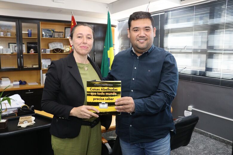 Prefeito de Suzano, Pedro Ishi, recebeu a bióloga e especialista em abelhas Wanda Ziviani Alcantara