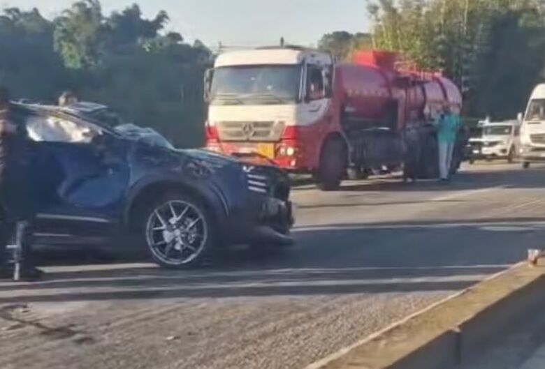 Equipes do Corpo de Bombeiros foram acionadas para atender a ocorrência