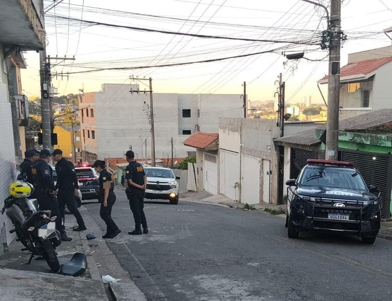 Tecnologia da Central Integrada de Monitoramento Ferrazense (CIMF) foi decisiva para localizar o veículo, acompanhar a ocorrência e auxiliar na prisão do condutor