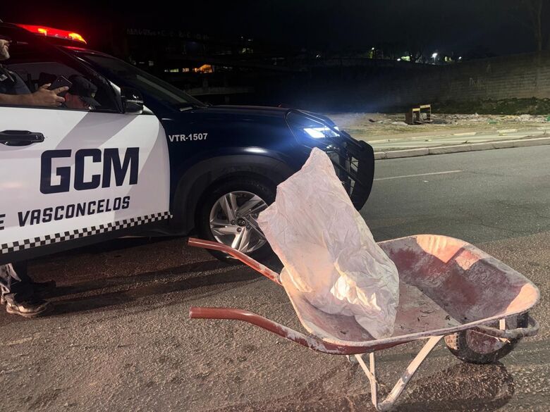 Assim que a ação foi identificada pelas câmeras de monitoramento, as viaturas da GCM que realizavam o patrulhamento preventivo e ostensivo nas proximidades foram imediatamente acionadas para averiguar a situação.