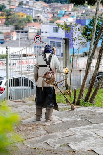 Prefeitura realiza ação de limpeza na Biblioteca José Andere