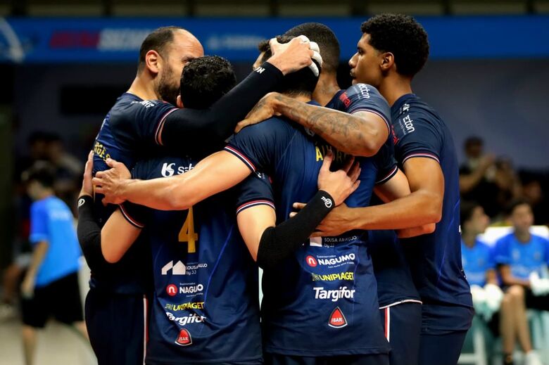Primeiro jogo do Clube sob o comando do técnico Nery Tambeiro terminou em 3 sets a 0 para os suzanenses 