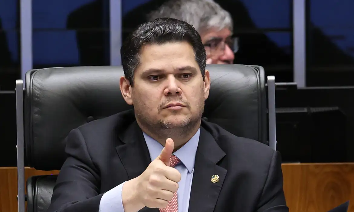 PEC do fim da escala 6x1 foi despachada pelo presidente do Senado, Davi Alcolumbre