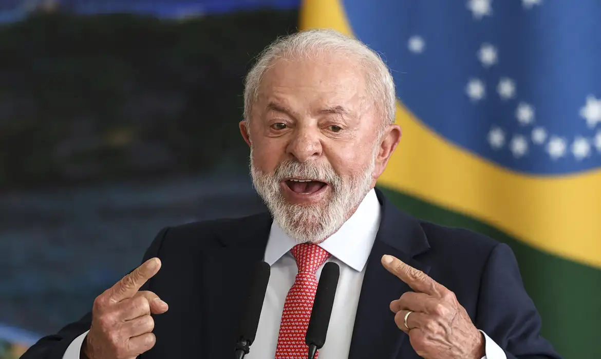 Atitude irresponsável, diz Lula após revogação de visto de embaixadora