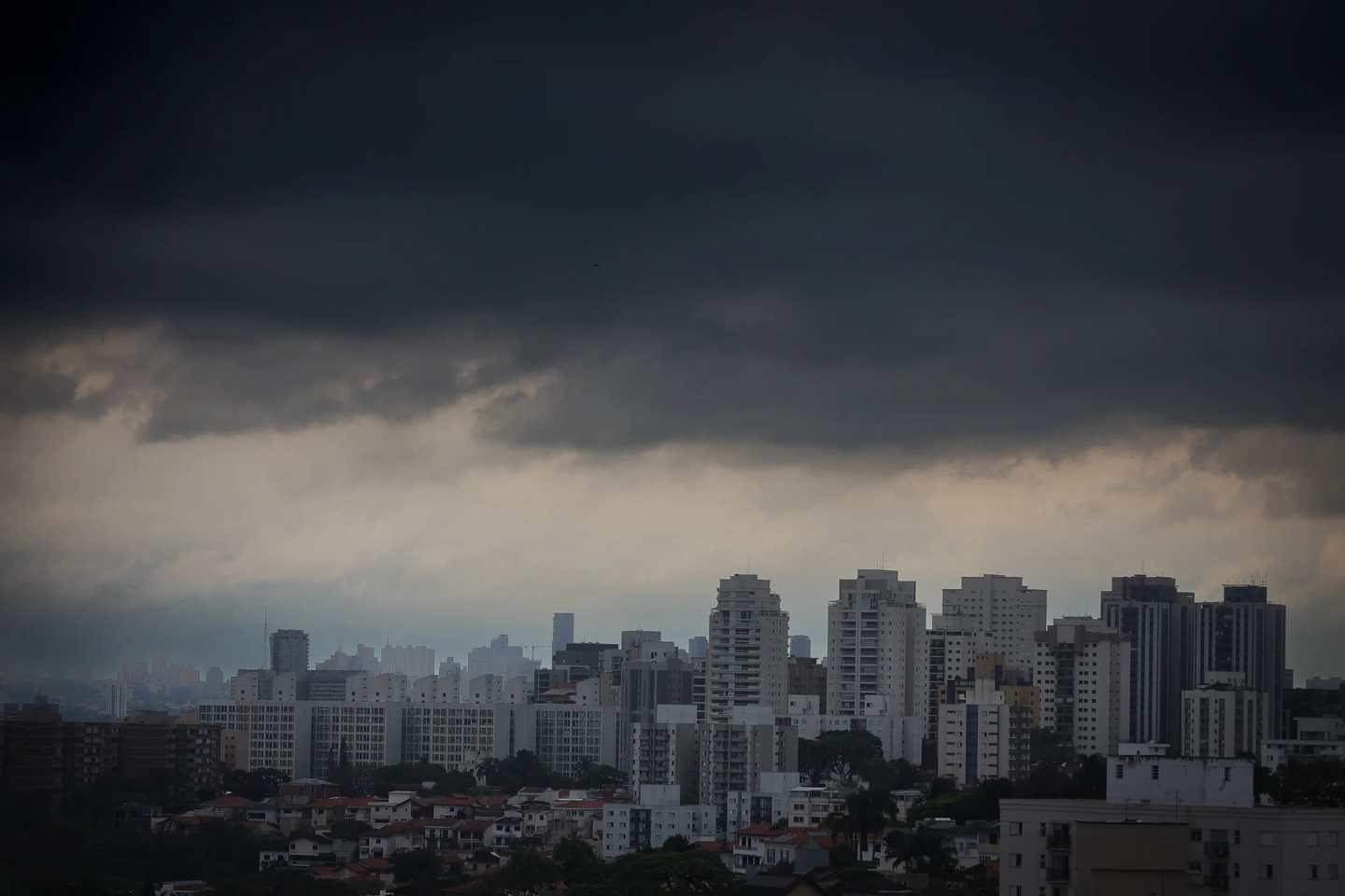 Na capital, as temperaturas ficarão na casa dos 15 e 21 graus.