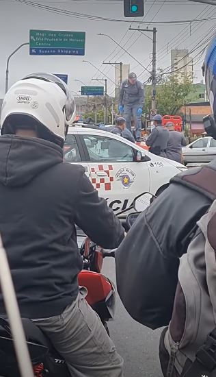 Em um vídeo nas redes sociais é possível ver policiais trabalhando na ocorrência