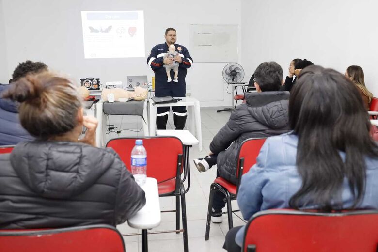 Capacitação promovida em parceria com o Samu ocorre mensalmente e prepara servidores