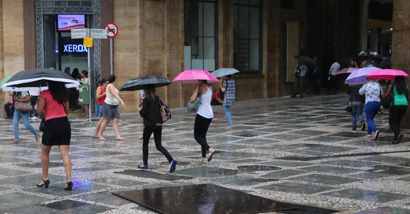 Na capital, as temperaturas ficarão na casa dos 16 e 25 graus.