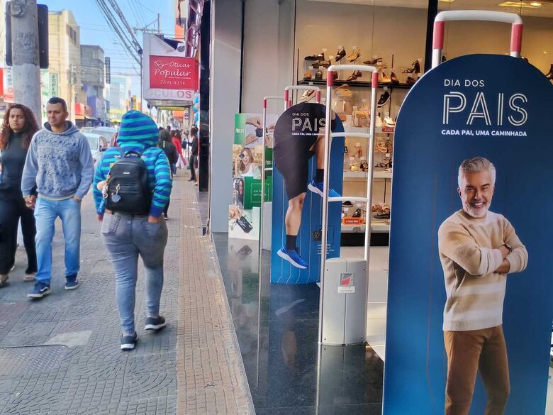 Dia dos Pais, considerada uma das datas mais importantes para o varejo, deve aumentar de 5% a 7% nas vendas