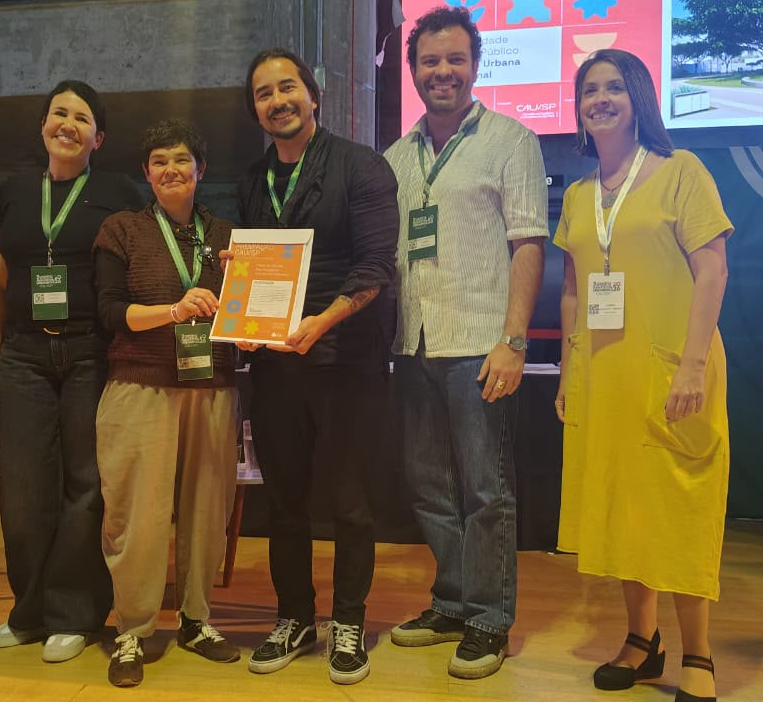 Diretores Ricardo Hatiw Lu e Eliene Coelho representaram o município, junto com outros arquitetos da pasta, durante conferência da entidade na capital paulista