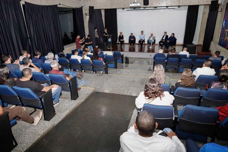 Secretaria de Meio Ambiente recebeu representantes de entidades para explicar trabalho que está em curso no município para evitar o descarte irregular