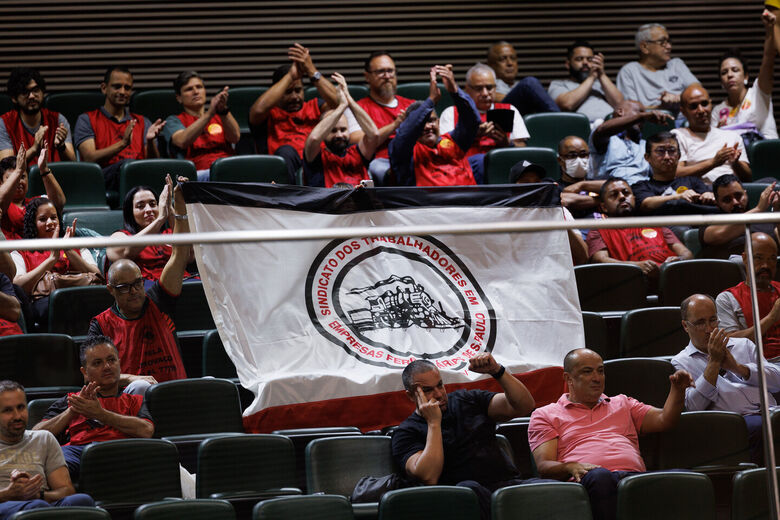 Alesp aprova absorção de empregados da CPTM