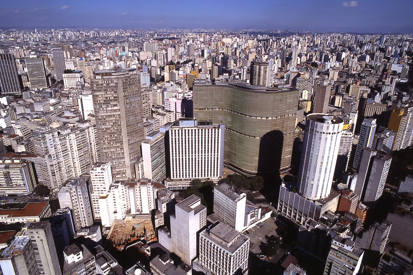 Na capital, as temperaturas ficarão na casa dos 15 e 29 graus.