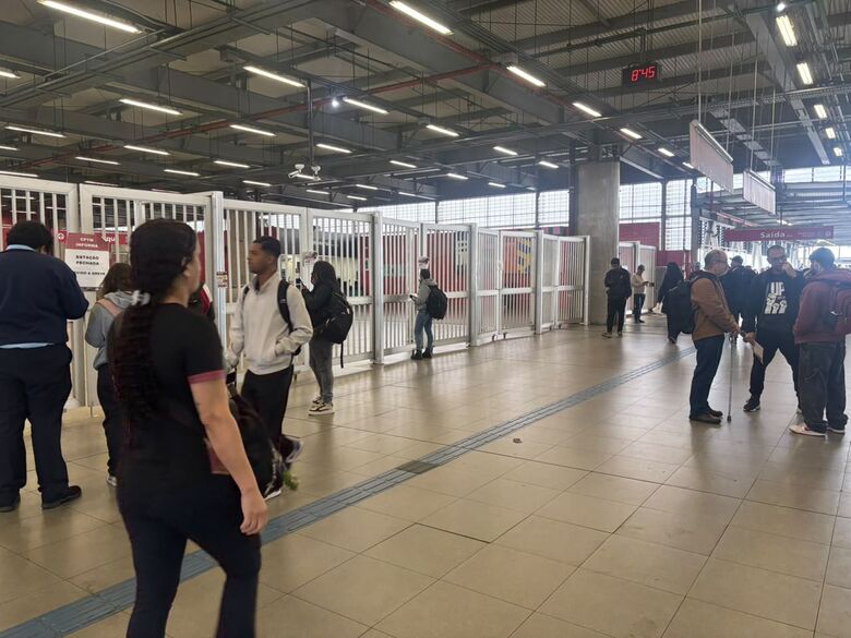 DS esteve nas estações para ouvir passageiros e saber como estavam enfrentando a paralisação