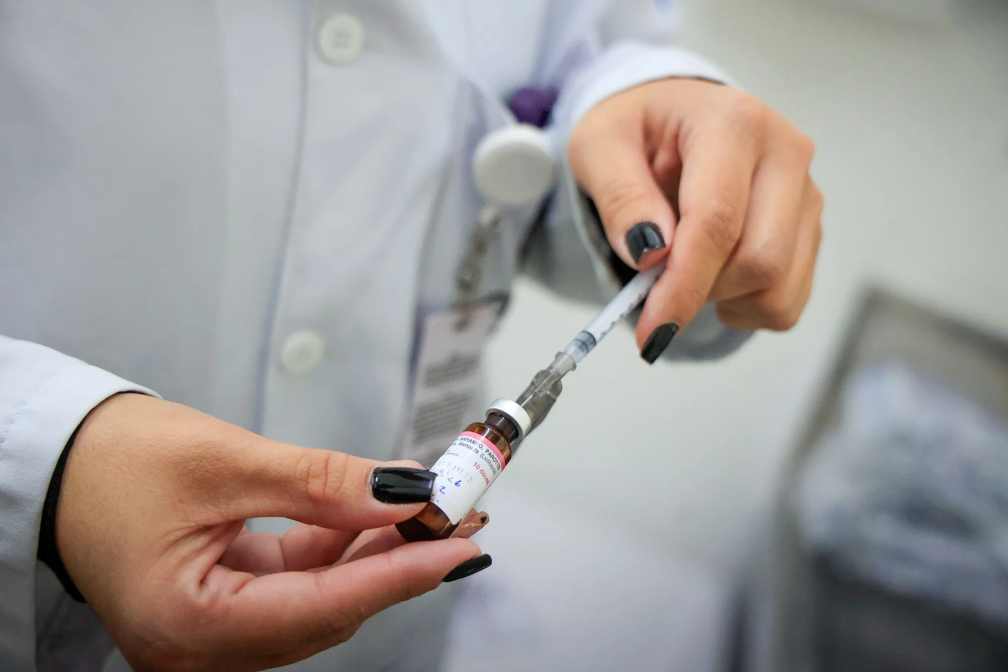 A vacinação fortalece as medidas de prevenção e controle da doença.