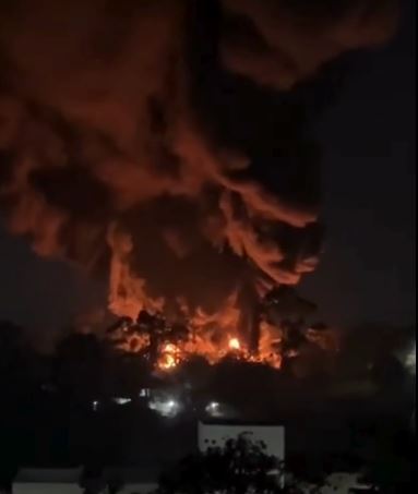 O incêndio começou por volta das 22h45 de sábado (1&ordm;), quando os bombeiros foram acionados para combater as chamas