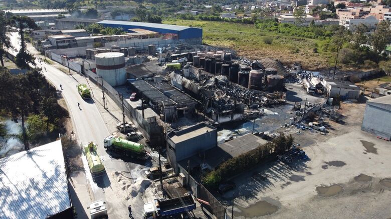 Corpo de Bombeiros concluiu os trabalhos de segurança e a Prefeitura a recuperação da área