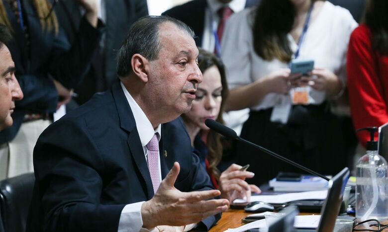 senador Omar Aziz (PSD-AM) apresentou, nesta quinta-feira (27), o relatório da PEC 221/2019