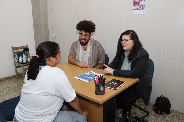 Ação especial oferece orientação profissional e encaminha pessoas com deficiência para entrevistas de emprego