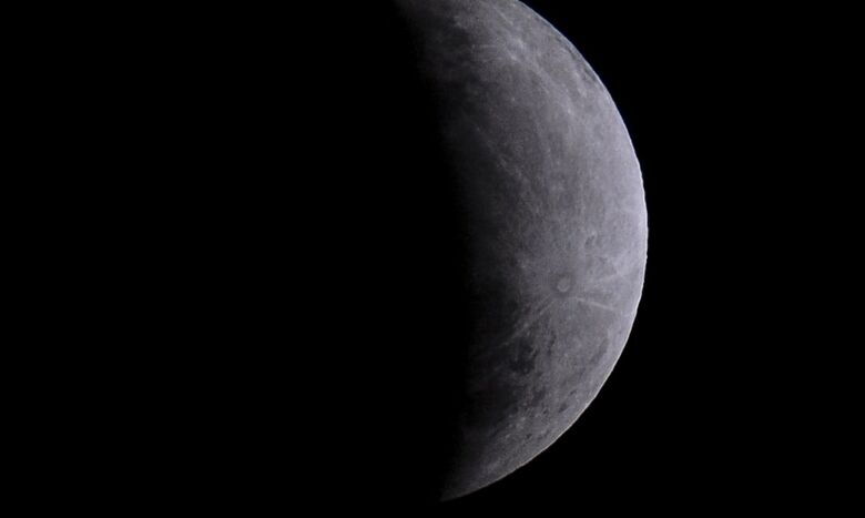 Ponto máximo será às 01h31, já na madrugada da sexta-feira (28), quando estará na fase mais obscura.