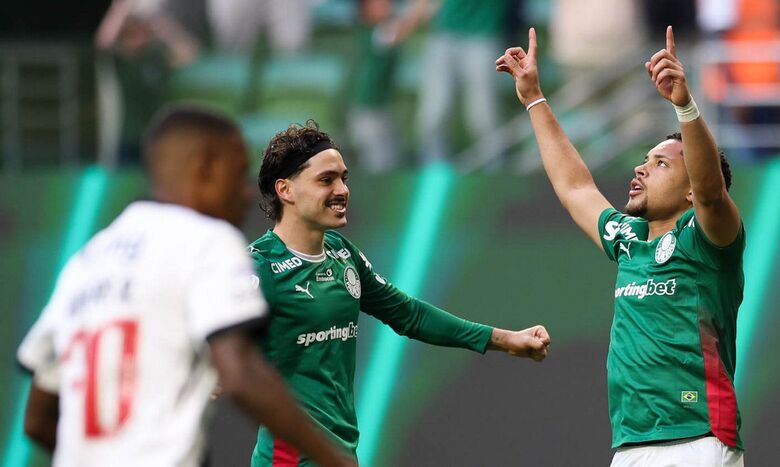 Palmeiras goleia Vasco e volta a abrir frente no Brasileirão: 4 a 1