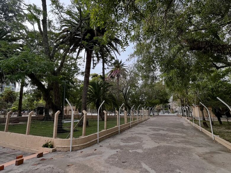 Menina de 13 anos denuncia homem por importunação sexual em praça de Poá